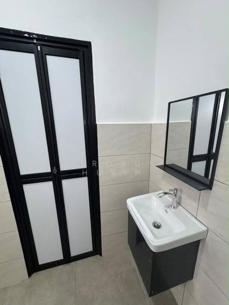 Rumah Teres 2-Tingkat untuk Dijual di Subang Jaya (Selangor) - Firdaus Husin - Bathroom - PropertyGuru.com.my