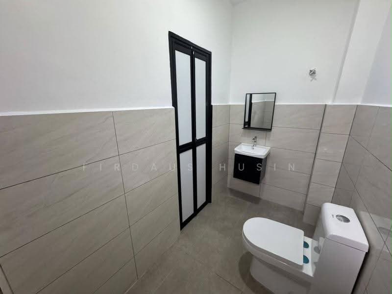 Rumah Teres 2-Tingkat untuk Dijual di Subang Jaya (Selangor) - Firdaus Husin - Bathroom - PropertyGuru.com.my