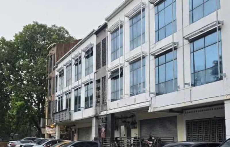 Shop for Sale in Taman Lagenda Putra (Kulai) - Weinie Chon - Exterior - PropertyGuru.com.my