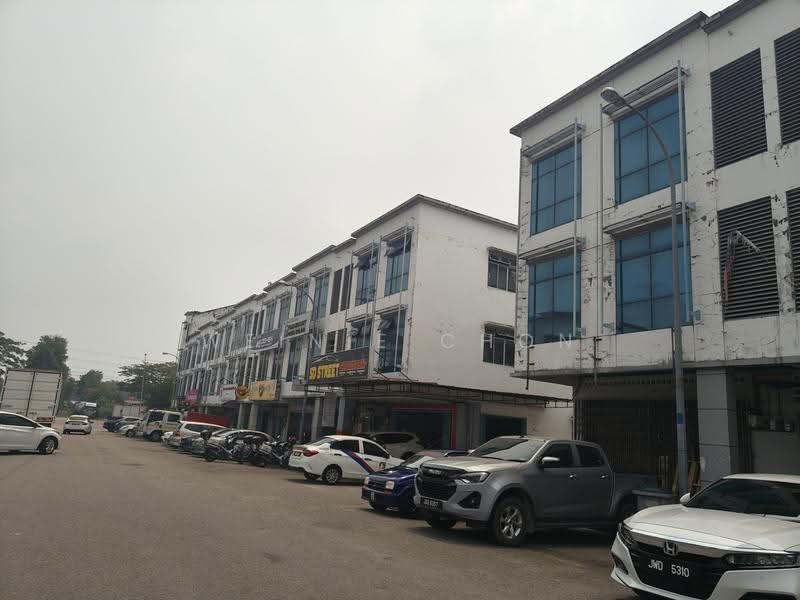 Shop for Sale in Taman Lagenda Putra (Kulai) - Weinie Chon - Exterior - PropertyGuru.com.my