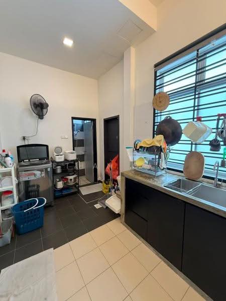 2-storey Terraced House for Sale in Ulu Tiram (Johor) - Ethan Gan - Kitchen - PropertyGuru.com.my