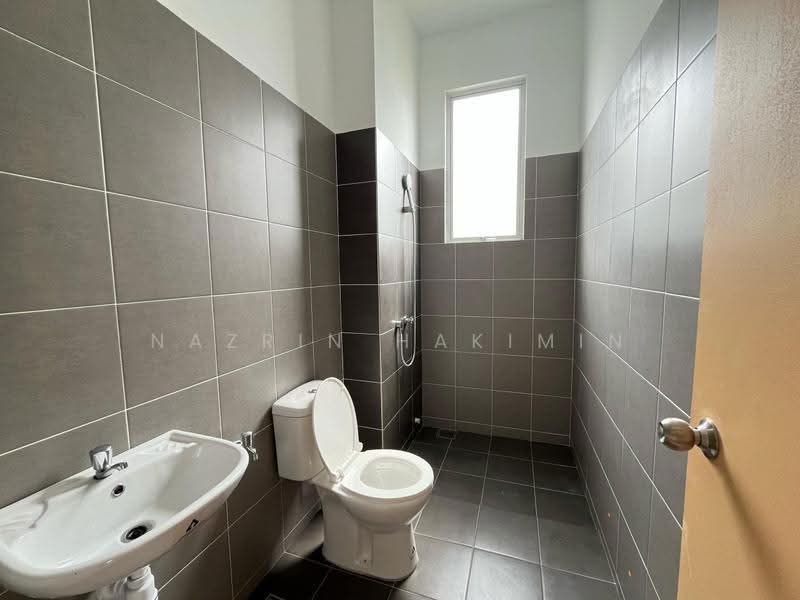 Terraced House for Sale in Gombak (Selangor) - Nazrin Hakimin - Bathroom - PropertyGuru.com.my
