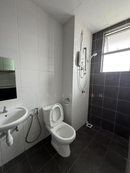 Kediaman Servis untuk Disewa di The Zizz @ Damansara North - Stanley Tan - Bathroom - PropertyGuru.com.my