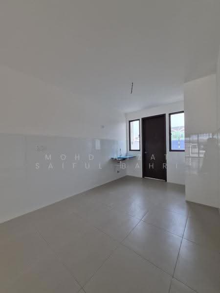 2-storey Terraced House for Sale in Cyberjaya (Selangor) - Mohd Aizat Saiful Bahri - Kitchen - PropertyGuru.com.my
