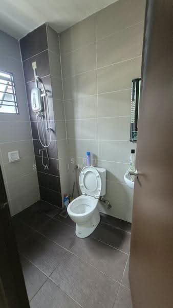 Terraced House for Sale in Bandar Puteri Klang (Klang) - Sri Saliny Gopala Krishnan - Bathroom - PropertyGuru.com.my