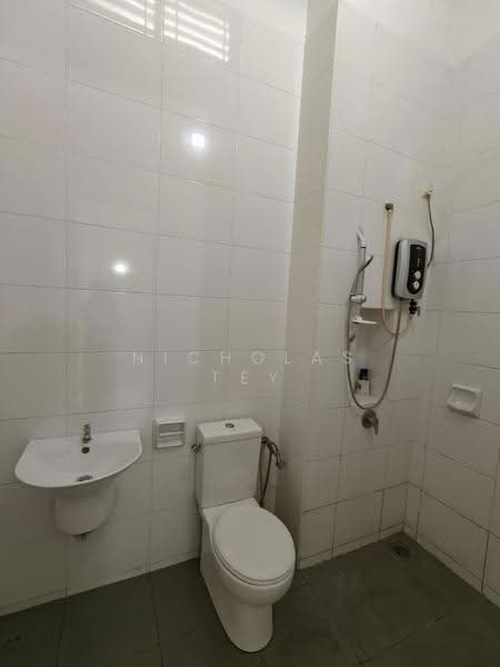 Rumah Teres untuk Dijual di Johor Bahru (Johor) - Nicholas Tey - Bathroom - PropertyGuru.com.my