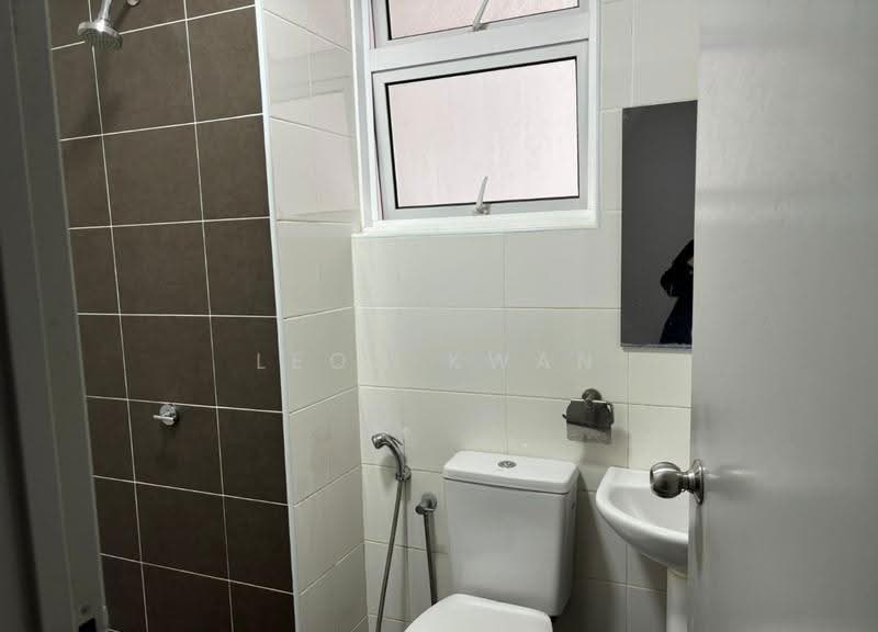 Kondominium untuk Disewa di Dwiputra Residences - Leon Kwan - Bathroom - PropertyGuru.com.my