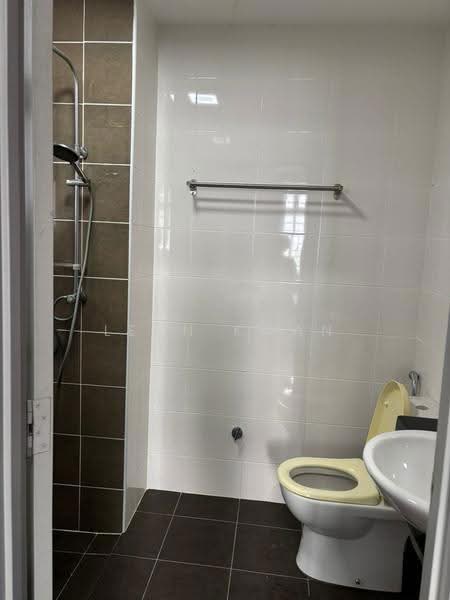 Kondominium untuk Disewa di Dwiputra Residences - Leon Kwan - Bathroom - PropertyGuru.com.my