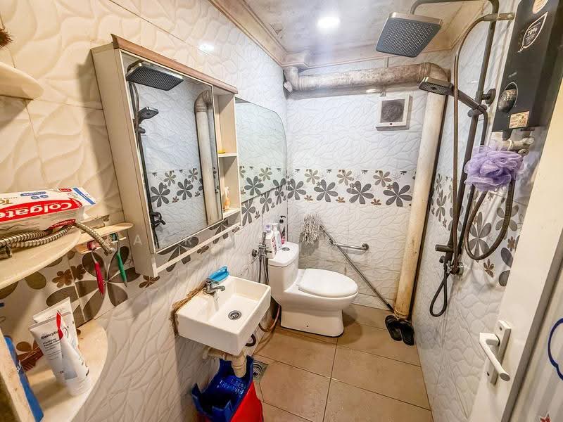 Pangsapuri untuk Dijual di Pangsapuri Angsana - Nazrin Hakimin - Bathroom - PropertyGuru.com.my