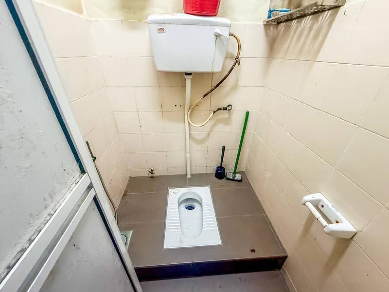 Pangsapuri untuk Dijual di Pangsapuri Angsana - Nazrin Hakimin - Bathroom - PropertyGuru.com.my