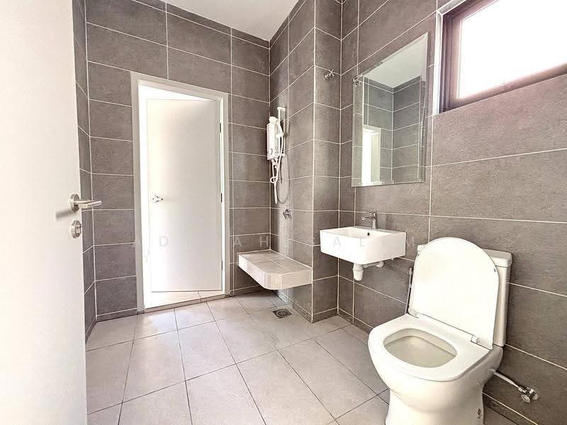 Semi-Detached House for Sale in Cyber 10 (Cyberjaya) - Adibah Salim - Bathroom - PropertyGuru.com.my