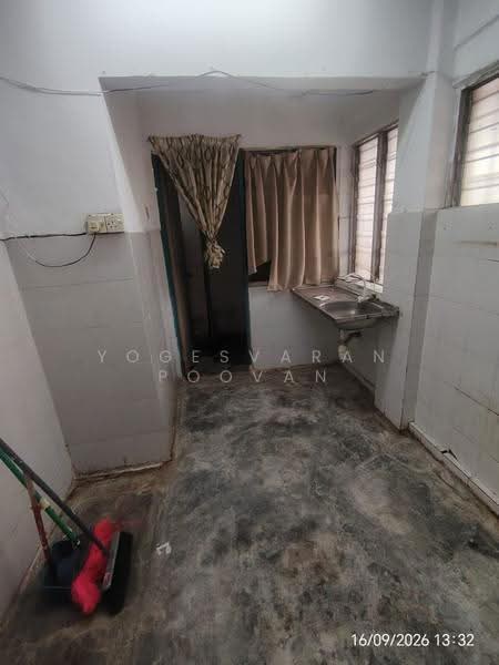 Flat for Sale at Bandar Bukit Tinggi 1 Apartment - Yogesvaran Poovan - Kitchen - PropertyGuru.com.my