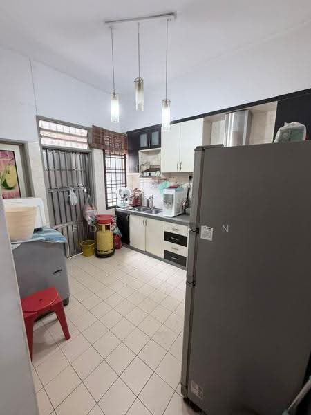 Rumah Teres 2-Tingkat untuk Dijual di Taman Bukit Dahlia (Pasir Gudang) - Eddy Chan - Kitchen - PropertyGuru.com.my