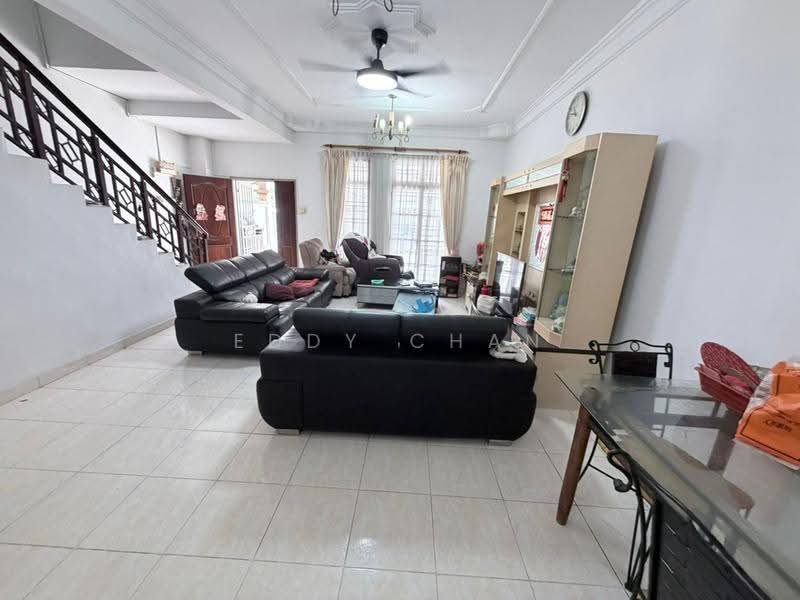 Rumah Teres 2-Tingkat untuk Dijual di Taman Bukit Dahlia (Pasir Gudang) - Eddy Chan - Living Room - PropertyGuru.com.my