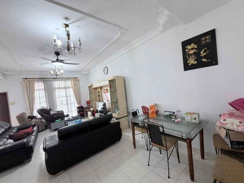 Rumah Teres 2-Tingkat untuk Dijual di Taman Bukit Dahlia (Pasir Gudang) - Eddy Chan - Living Room - PropertyGuru.com.my