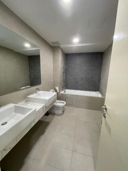Kediaman Servis untuk Dijual di Ooak Serviced Apartments @ Kiara 163 - Yang . - Bathroom - PropertyGuru.com.my