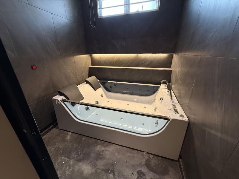 Banglo Komersial untuk Disewa di Bangsar (Kuala Lumpur) - Najib Ayoubi - Bathroom - PropertyGuru.com.my