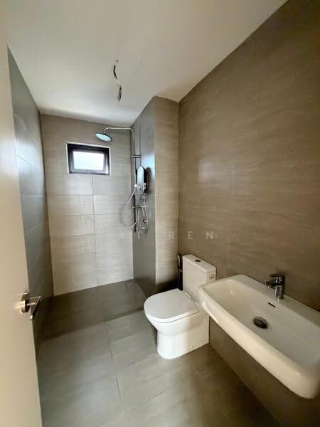 Kediaman Servis untuk Dijual di Residensi Ava @ Kiara Bay - Kai Ren - Bathroom - PropertyGuru.com.my