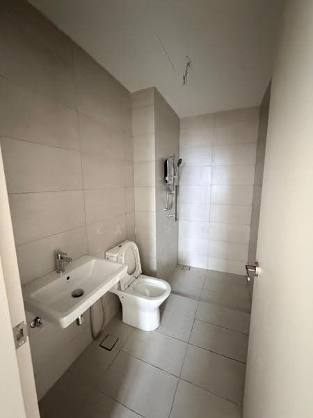 Kediaman Servis untuk Dijual di Residensi Ava @ Kiara Bay - Kai Ren - Bathroom - PropertyGuru.com.my