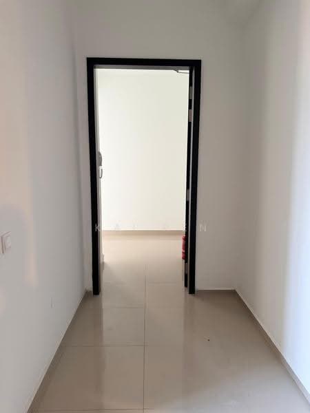 Kediaman Servis untuk Dijual di Residensi Ava @ Kiara Bay - Kai Ren - Corridor - PropertyGuru.com.my
