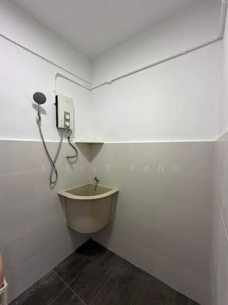Flat for Sale at Taman Free School - Eldius Pang - Bathroom - PropertyGuru.com.my