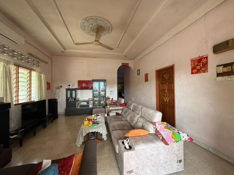 Rumah Berkembar untuk Dijual di Taman Mambau Jaya (Rasah) - Marcus Yeow - Living Room - PropertyGuru.com.my