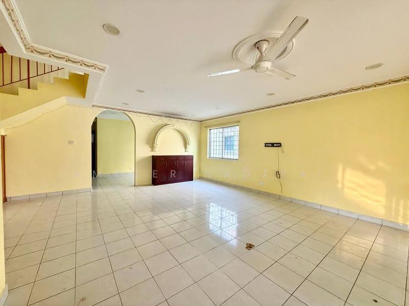 Rumah Teres 2-Tingkat untuk Dijual di Taman Kajang Prima (Kajang) - Ammeer Nadzrai - Living Room - PropertyGuru.com.my