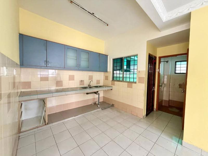 Rumah Teres 2-Tingkat untuk Dijual di Taman Kajang Prima (Kajang) - Ammeer Nadzrai - Kitchen - PropertyGuru.com.my
