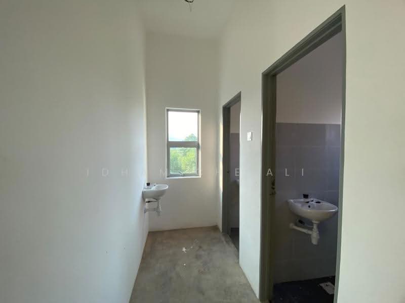 Shop / Office for Rent in Kampung Tanjung Lumpur (Kuantan) - Idham Che'Ali - Interior - PropertyGuru.com.my