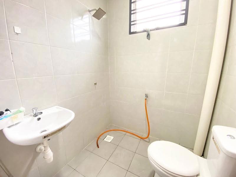 Semi-Detached House for Rent in Taman Desa Bestari (Sepang) - Zulhaikal Asmadee - Bathroom - PropertyGuru.com.my