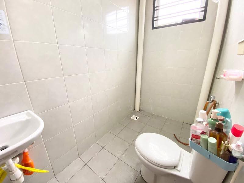 Semi-Detached House for Rent in Taman Desa Bestari (Sepang) - Zulhaikal Asmadee - Bathroom - PropertyGuru.com.my