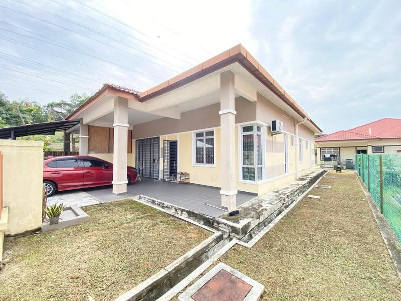Semi-Detached House for Rent in Taman Desa Bestari (Sepang) - Zulhaikal Asmadee - Exterior - PropertyGuru.com.my