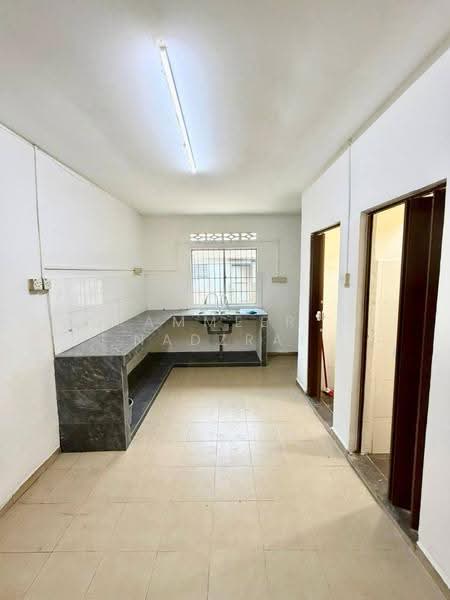 2-storey Terraced House for Sale in Seksyen 17 (Shah Alam) - Ammeer Nadzrai - Kitchen - PropertyGuru.com.my