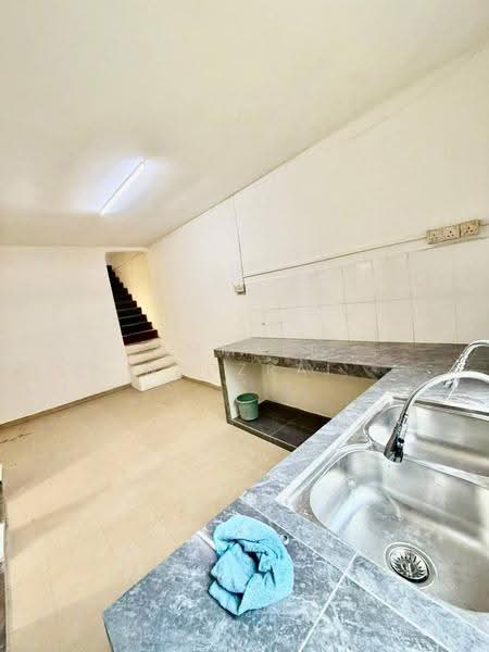 2-storey Terraced House for Sale in Seksyen 17 (Shah Alam) - Ammeer Nadzrai - Kitchen - PropertyGuru.com.my