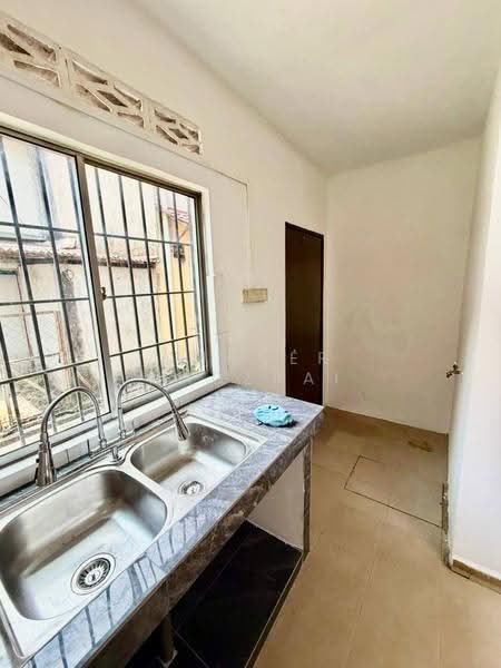 2-storey Terraced House for Sale in Seksyen 17 (Shah Alam) - Ammeer Nadzrai - Kitchen - PropertyGuru.com.my