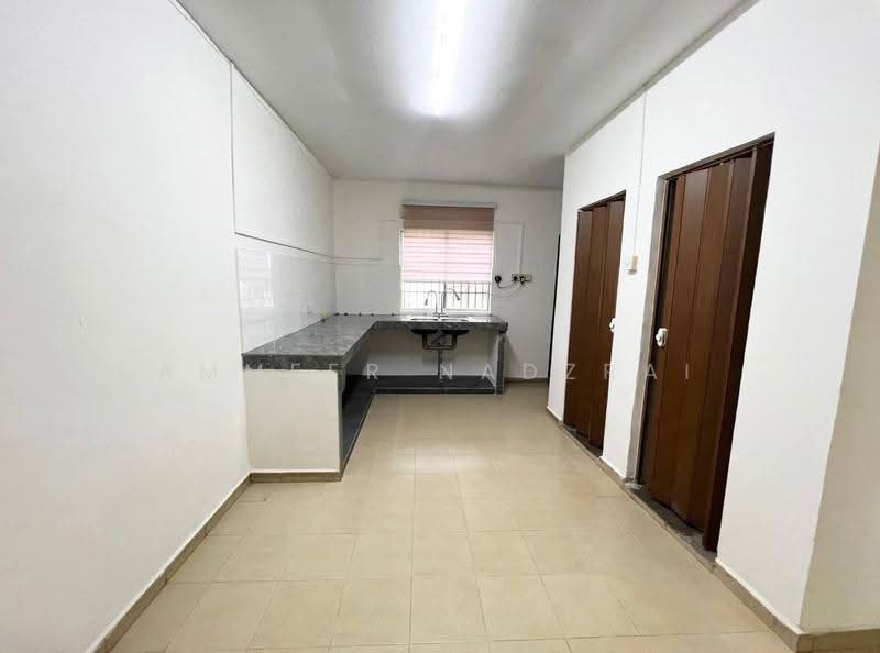 2-storey Terraced House for Sale in Seksyen 17 (Shah Alam) - Ammeer Nadzrai - Kitchen - PropertyGuru.com.my