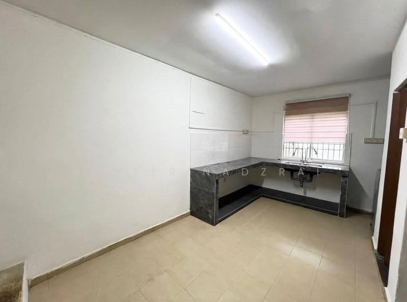 2-storey Terraced House for Sale in Seksyen 17 (Shah Alam) - Ammeer Nadzrai - Kitchen - PropertyGuru.com.my