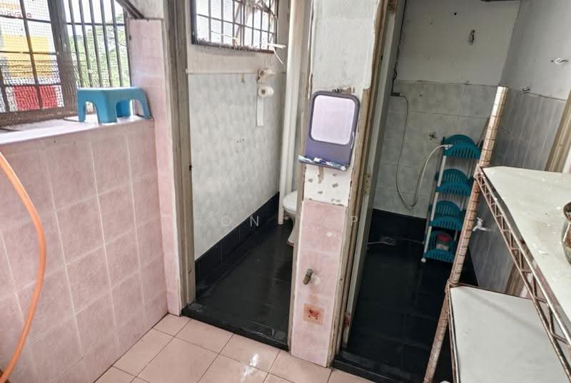 Rumah Flat untuk Dijual di Putri Laksamana - Ron Yap - Bathroom - PropertyGuru.com.my
