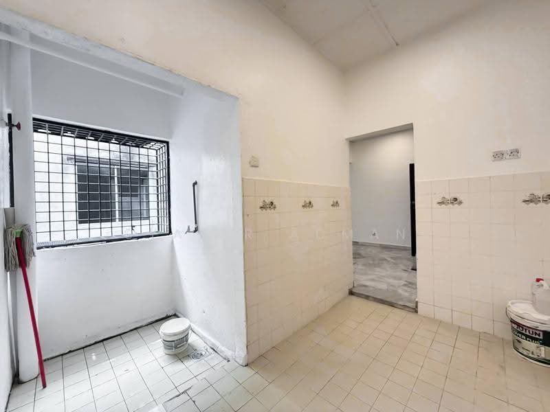 Kediaman Servis untuk Dijual di Medan Batu Caves - Syakir Adman - Interior - PropertyGuru.com.my