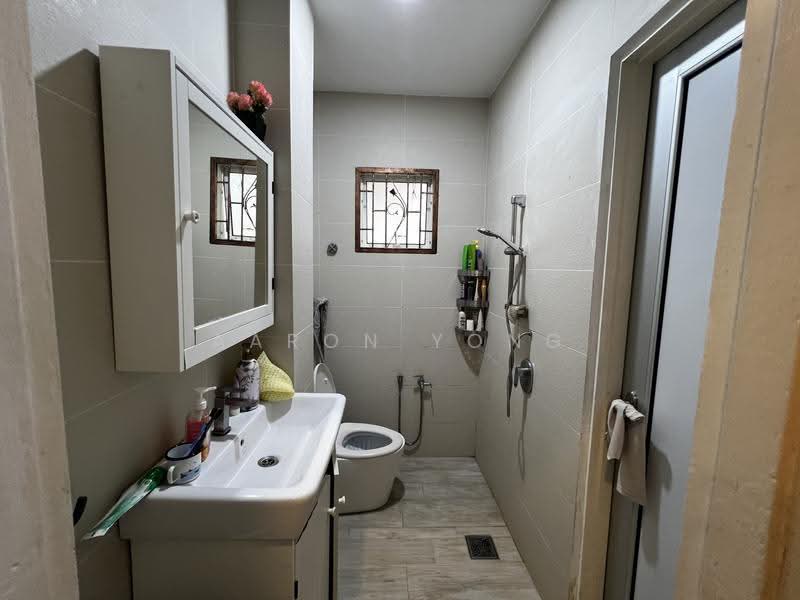 Rumah Berkembar untuk Dijual di Taman Equine (Seri Kembangan) - Aaron Yong - Bathroom - PropertyGuru.com.my