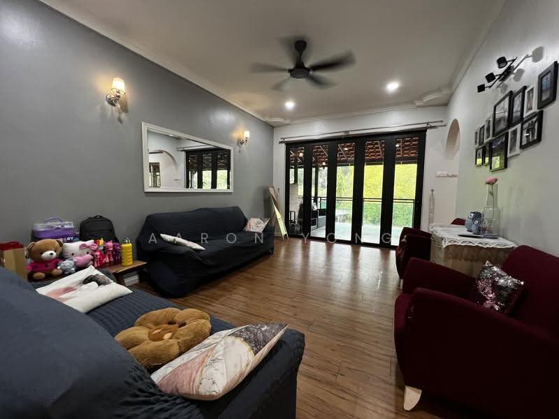 Rumah Berkembar untuk Dijual di Taman Equine (Seri Kembangan) - Aaron Yong - Living Room - PropertyGuru.com.my