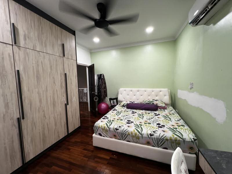 Rumah Berkembar untuk Dijual di Taman Equine (Seri Kembangan) - Aaron Yong - Bedroom - PropertyGuru.com.my