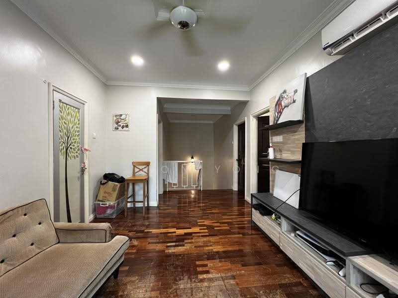 Rumah Berkembar untuk Dijual di Taman Equine (Seri Kembangan) - Aaron Yong - Living Room - PropertyGuru.com.my