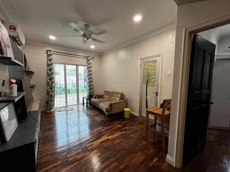 Rumah Berkembar untuk Dijual di Taman Equine (Seri Kembangan) - Aaron Yong - Living Room - PropertyGuru.com.my