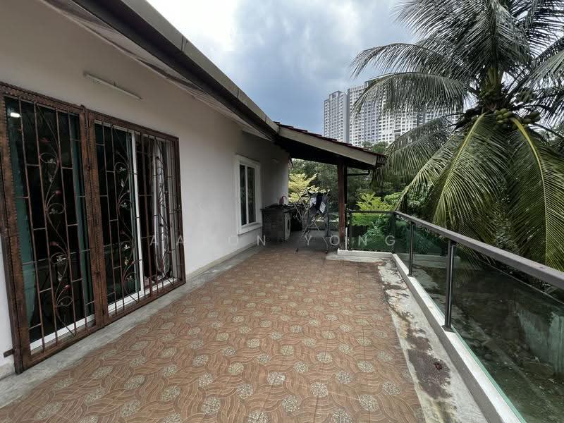 Rumah Berkembar untuk Dijual di Taman Equine (Seri Kembangan) - Aaron Yong - Balcony - PropertyGuru.com.my
