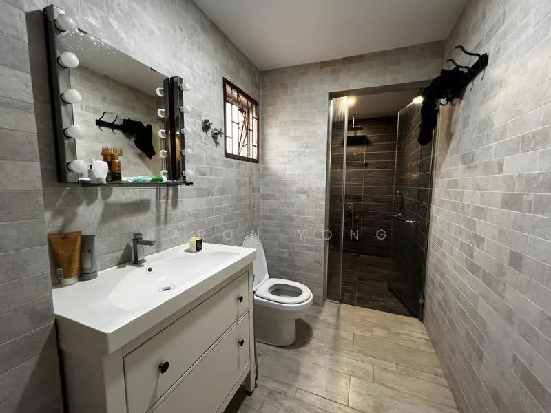 Rumah Berkembar untuk Dijual di Taman Equine (Seri Kembangan) - Aaron Yong - Bathroom - PropertyGuru.com.my