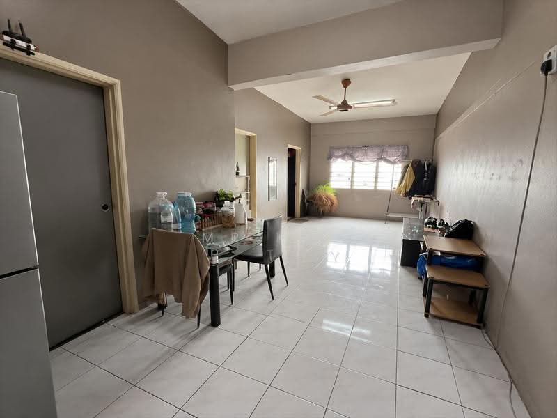 Pangsapuri untuk Dijual di Pangsapuri Anggerik - Mr Kok - Living Room - PropertyGuru.com.my