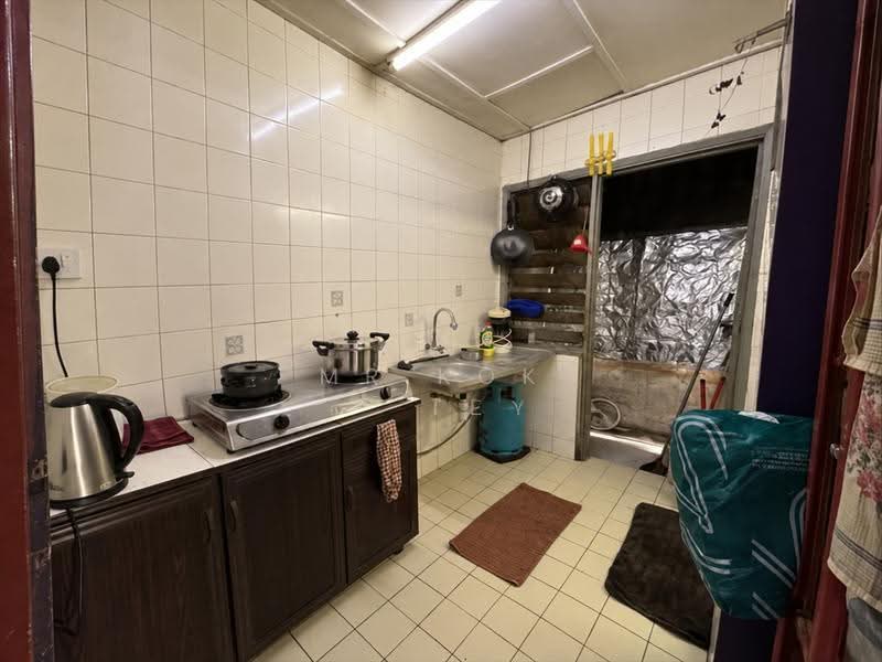 Pangsapuri untuk Dijual di Pangsapuri Anggerik - Mr Kok - Kitchen - PropertyGuru.com.my