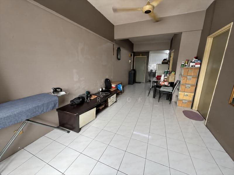 Pangsapuri untuk Dijual di Pangsapuri Anggerik - Mr Kok - Living Room - PropertyGuru.com.my