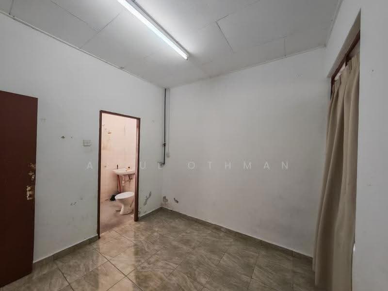 Rumah Teres 1-Tingkat untuk Dijual di Taman Cempaka (Senawang) - Azrul Othman - Bathroom - PropertyGuru.com.my